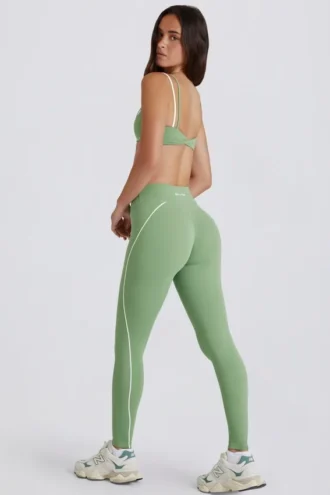 Leggings Soft Active con detalle retorcido en la parte delantera en verde