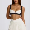 Mini falda-pantalón plisada con cruce, de tejido suave y deportivo, en color marfil