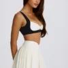 Mini falda-pantalón plisada con cruce, de tejido suave y deportivo, en color marfil