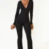 Mono acampanado con escote pronunciado y fruncidos de TENCEL™ Modal en negro