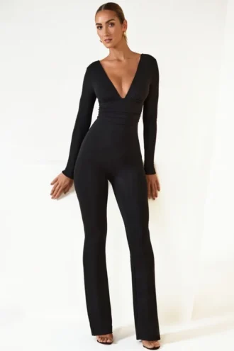 Mono acampanado con escote pronunciado y fruncidos de TENCEL™ Modal en negro