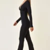 Mono acampanado con escote pronunciado y fruncidos de TENCEL™ Modal en negro