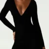 Mono acampanado con escote pronunciado y fruncidos de TENCEL™ Modal en negro