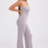 Mono bandeau de punto grueso con bajo acampanado en lavanda apagada