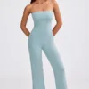 Mono bandeau de punto grueso con pernera acampanada en verde azulado apagado