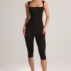 Mono capri ajustado de cuello cuadrado Luma Modal en negro