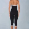 Mono capri Calla con ribete de encaje modal en negro