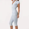 Mono capri de jersey acanalado con rayas azules