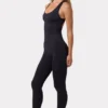 Mono Define Luxe con espalda abierta en negro