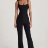 Mono Elanie con cuello redondo, corsé y pernera acampanada en negro