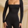 Mono Elvina Petite de jersey elástico con cuello vuelto en negro