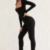 Mono Jett de manga larga y cuello cuadrado en negro
