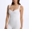 Mono Kaia de modal con cuello corazón en blanco