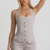 Mono Lalita con cuello halter y botones en color crudo