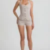 Mono Lalita con cuello halter y botones en color crudo