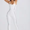 Mono Petite Soft Active con espalda abierta en blanco