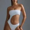 Oh Polly Ropa de baño: Bañador de una pieza con aberturas y adornos HOTFIX Edition en blanco