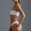Oh Polly Ropa de baño: Bañador de una pieza con aberturas y adornos HOTFIX Edition en blanco