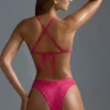 Oh Polly Ropa de baño: Braguitas de bikini cheeky con corte en V y adornos de la edición HOTFIX en color sorbete de frambuesa