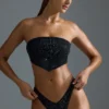 Oh Polly Ropa de baño: Top de bikini bandeau con pañuelo adornado, edición HOTFIX, en negro