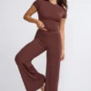 Pantalón ancho de talle medio Nour Tall en color chocolate