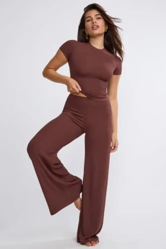 Pantalón ancho de talle medio Nour Tall en color chocolate