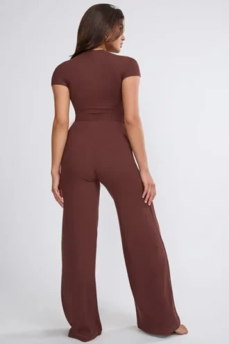 Pantalón ancho de talle medio Nour Tall en color chocolate