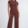 Pantalón ancho de talle medio Nour Tall en color chocolate