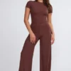 Pantalón ancho de talle medio Nour Tall en color chocolate