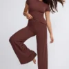 Pantalón ancho de talle medio Nour Tall en color chocolate