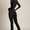 Pantalones acampanados asimétricos con drapeado y talle medio Mairead en negro