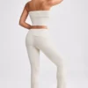 Pantalones acampanados con vuelta de punto grueso en color crema