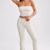 Pantalones acampanados con vuelta de punto grueso en color crema