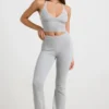 Pantalones acampanados con vuelta de punto grueso en gris jaspeado