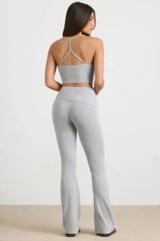 Pantalones acampanados con vuelta de punto grueso en gris jaspeado