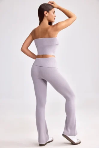 Pantalones acampanados con vuelta de punto grueso en lavanda apagada