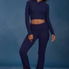 Pantalones acampanados con vuelta y punto trenzado en azul marino