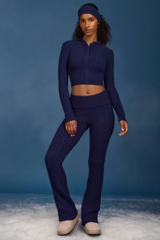 Pantalones acampanados con vuelta y punto trenzado en azul marino
