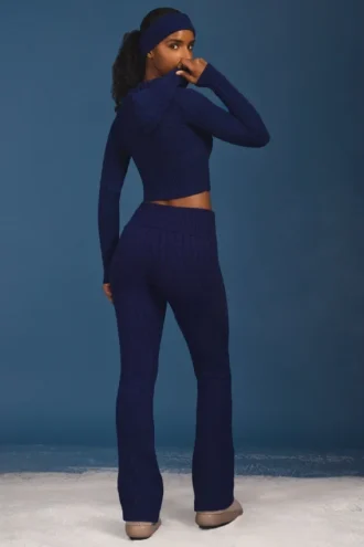 Pantalones acampanados con vuelta y punto trenzado en azul marino