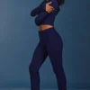 Pantalones acampanados con vuelta y punto trenzado en azul marino