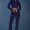 Pantalones acampanados con vuelta y punto trenzado en azul marino