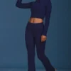 Pantalones acampanados con vuelta y punto trenzado en azul marino