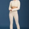 Pantalones acampanados con vuelta y punto trenzado en color crema