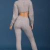 Pantalones acampanados con vuelta y punto trenzado en gris jaspeado