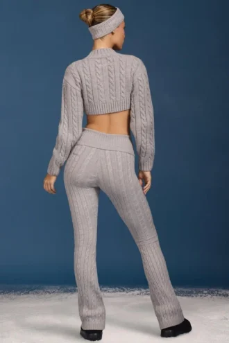 Pantalones acampanados con vuelta y punto trenzado en gris jaspeado