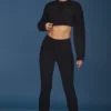 Pantalones acampanados con vuelta y punto trenzado en negro