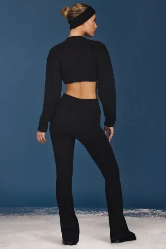 Pantalones acampanados con vuelta y punto trenzado en negro