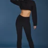 Pantalones acampanados con vuelta y punto trenzado en negro