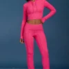 Pantalones acampanados con vuelta y punto trenzado en rosa intenso