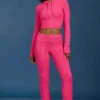 Pantalones acampanados con vuelta y punto trenzado en rosa intenso